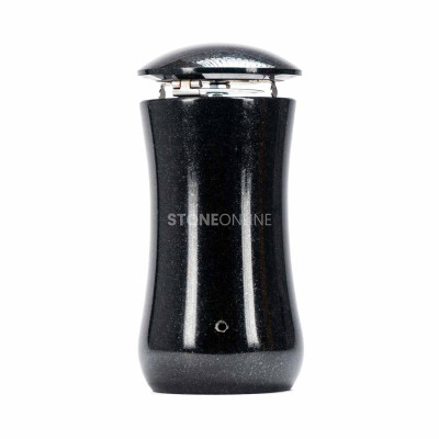 Neat grave lantern in granite, combining durability, elegance, and weather resistance.