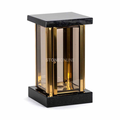 Square aluminium body in gold with mirror effect – elegant lantern finish for a grave.