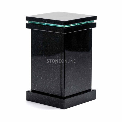 Granite lantern LLED – sturdy build and elegance.