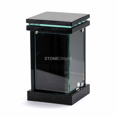 Memorial lantern in natural stone – illuminated and durable.