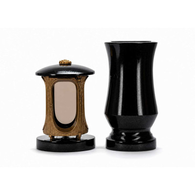 Beautiful cemetery granite set LALUMROSETTEGOLD + WTRENDY15 – gold lantern with rosette and slim vase StoneOnline.