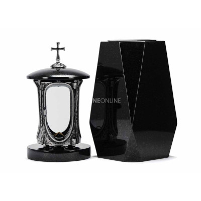 Silver LALUMCROSSSILVER lantern and sturdy WDIAMOND15 vase – robust cemetery set.