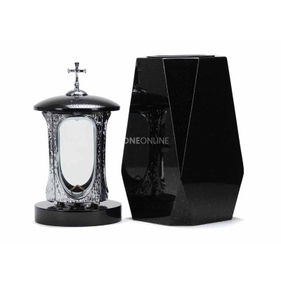 Modern LALUMCROSSINOX lantern and massive WDIAMOND15 vase – a durable granite set for the cemetery.