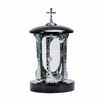 Silvery grave-light lantern and a geometric flower vase create a stylish grave set.