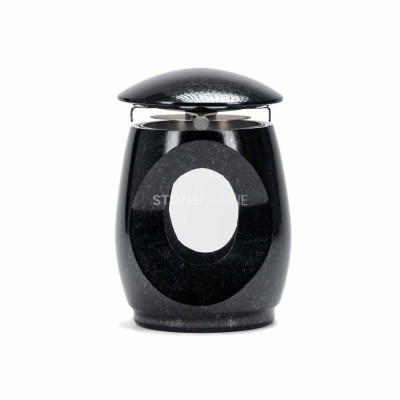 StoneOnline set in natural stone – lantern and vase WBASIC10 for a monument.