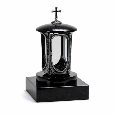 Silver LALUMCROSSSILVER lantern with cross on PSQUARE granite base 20 × 20 cm.