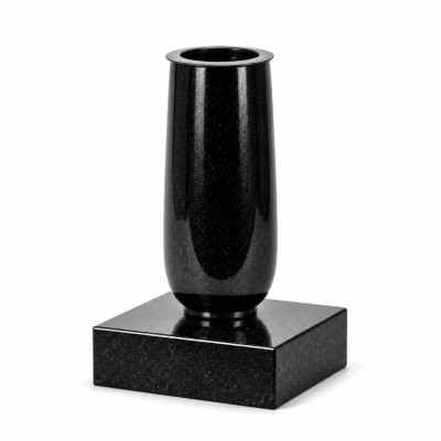 Vase WBASIC10 on PSQUARE base – simple granite decoration for a small memorial site.