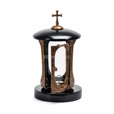 Memorial lantern with copper body and cross StoneOnline – a durable lamp for a grave.