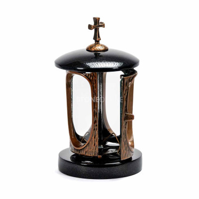 Granite lantern with copper body and cross StoneOnline – elegant memorial lantern.