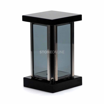 Square aluminium body in silver with mirror effect – elegant lantern finish for a grave.