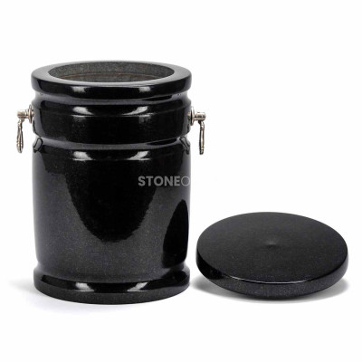 Urn for ashes with a closing lid – sturdy natural stone construction.