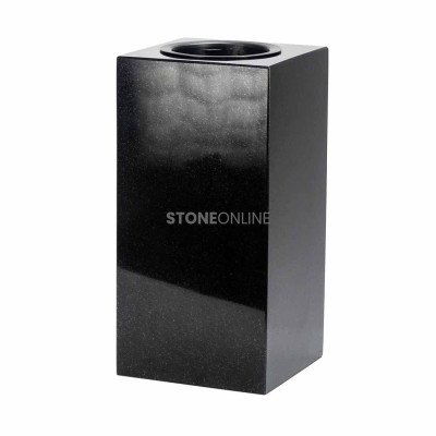 Beautiful granite grave vase WCUBE15 – frost-, rain- and time-resistant. Modern and timeless.